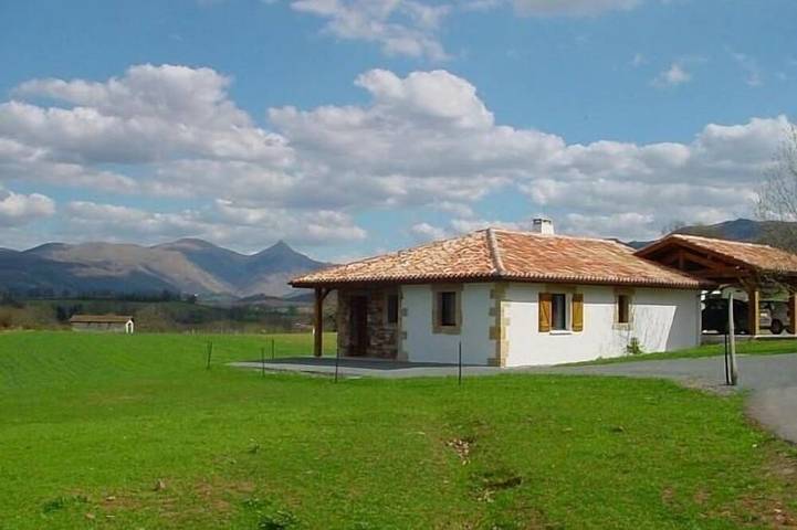 Location de vacances pour 4 personnes, avec jardin à Çaro