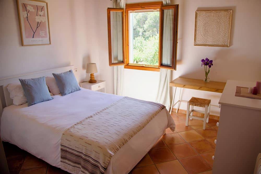 Beautiful country finca with saltwater pool and spectacular views in Alaró, Majorca Center