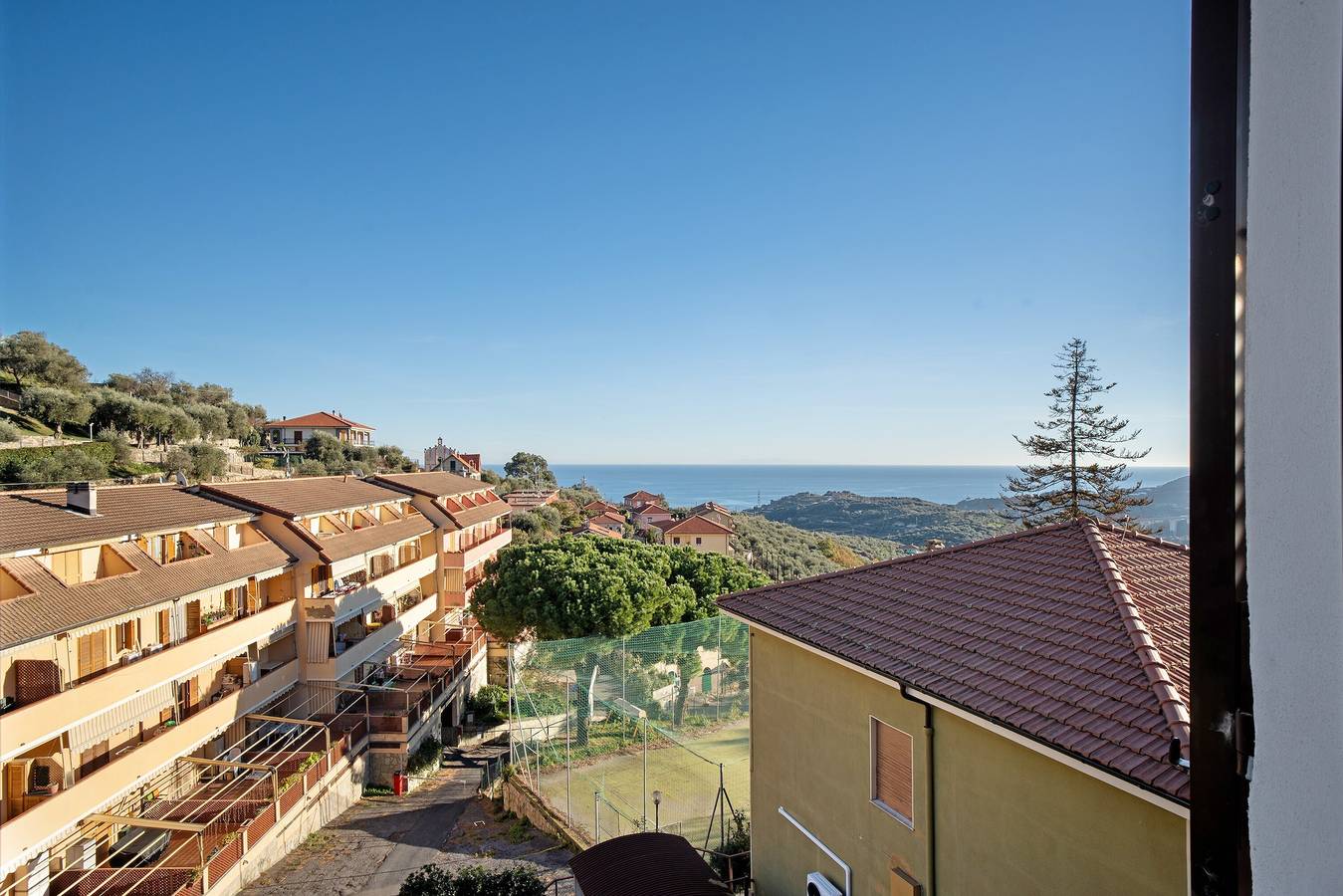 Ferienhaus 'Ca' Del Sole' mit Meerblick, Privatem Garten und Wi-Fi in Civezza, Riviera di Ponente