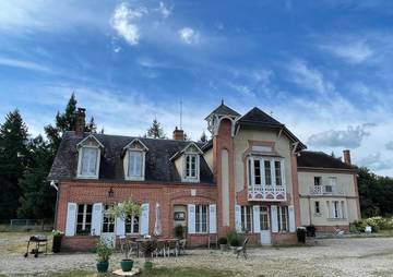 Gîte pour 9 personnes, avec vue et jardin à Brinon-sur-Sauldre
