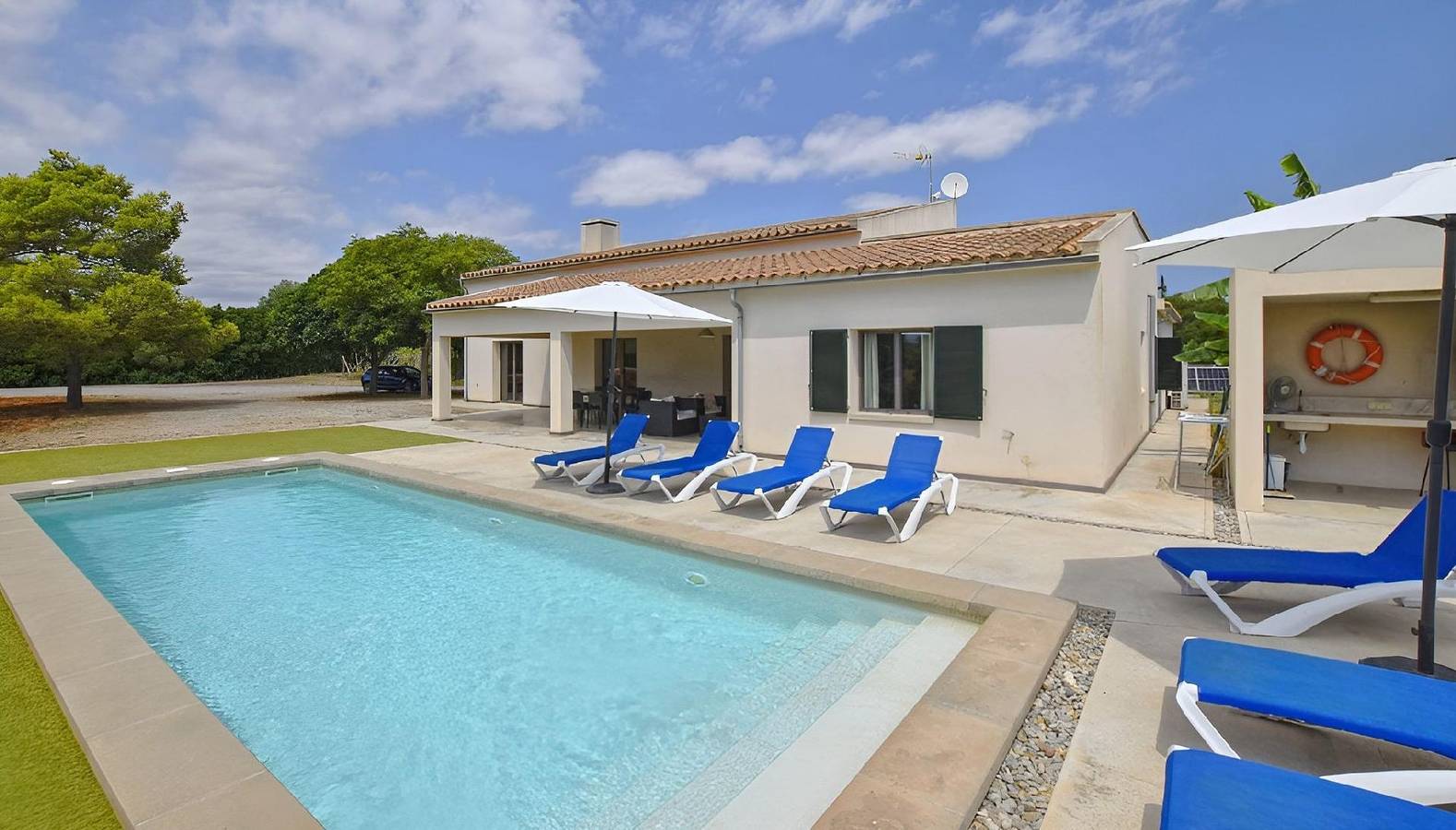 Modernes Haus in Meeresnähe in Cala Mendia, Manacor