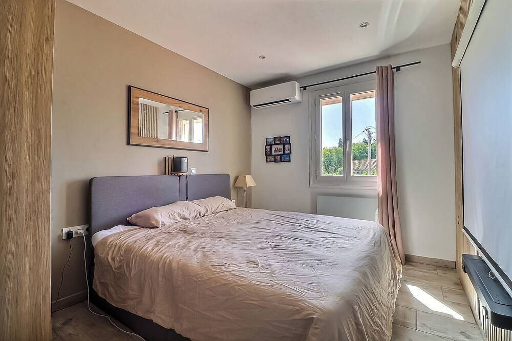 Superbe Villa 6 Couchages + un lit Bébé, Jacuzzi, Piscine, Salle de Sport, Calme in Bouillargues, Region de Nimes