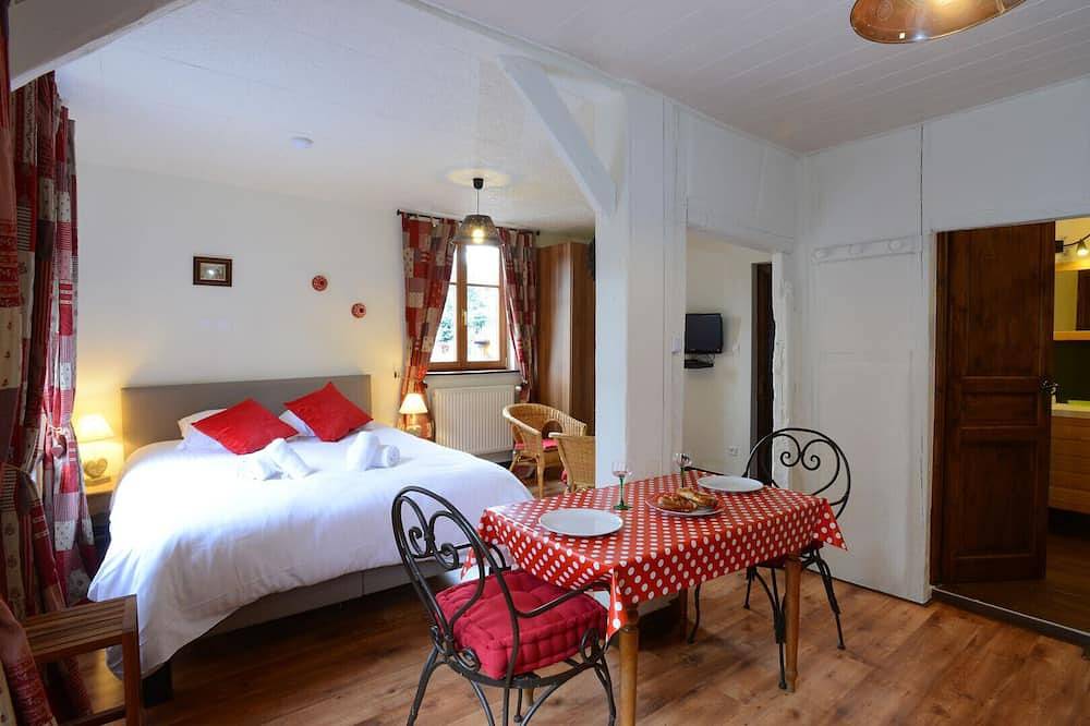 Entire apartment, Ribeauville city center - Gîte des Ménétriers, Le Tokay - Tripalsace in Ribeauvillé, Parc naturel régional des Ballons des Vosges
