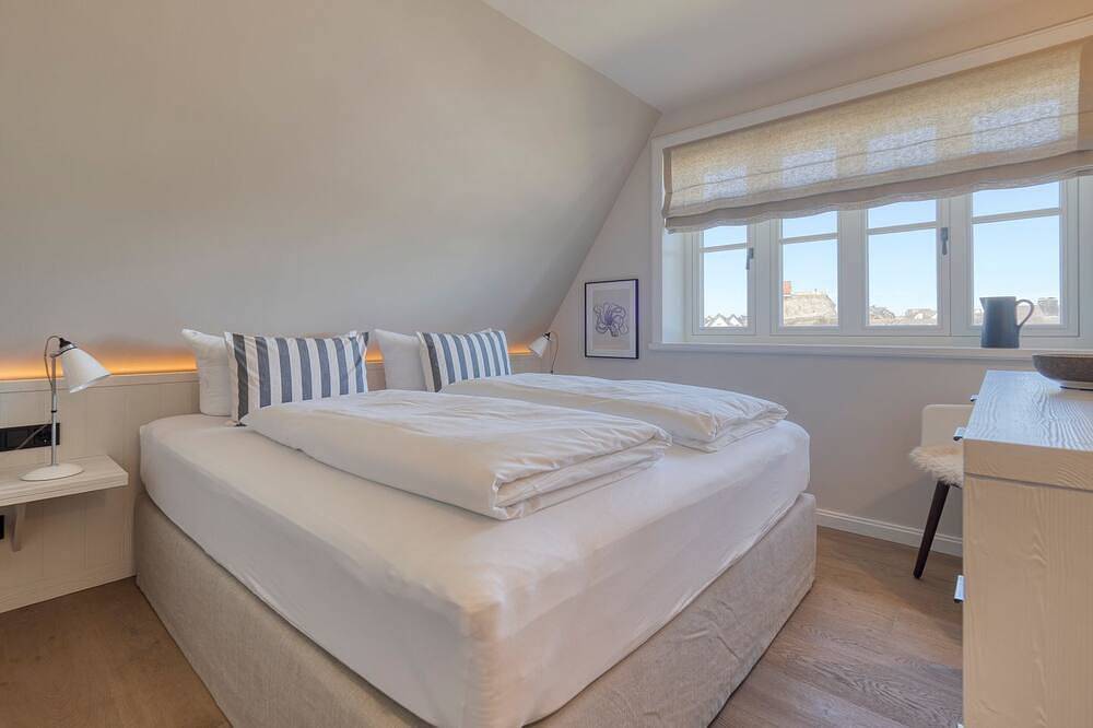 Hus Gode Sted - Strandnahes Luxus-Hausteil unter Reet auf ca. 180 m² für bis zu in Wenningstedt, Sylt