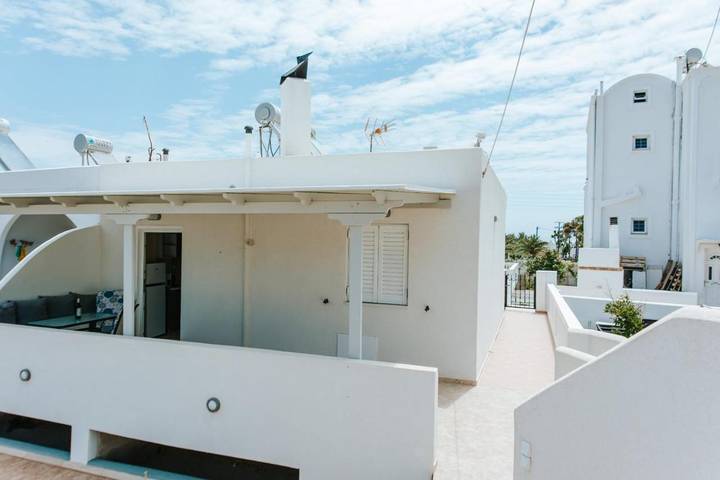 Vakantiehuis voor 4 personen, met uitzicht en tuin in Kamari