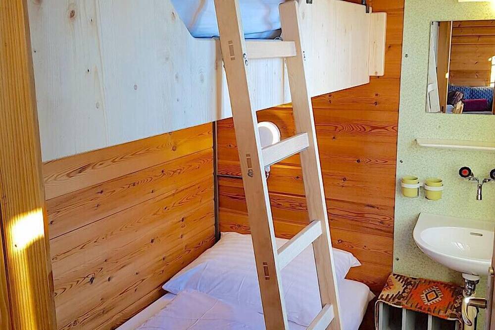 Concierge, Lake Thun/Alps Scenic Views by Swisshut in Sigriswil, Meer van Thun