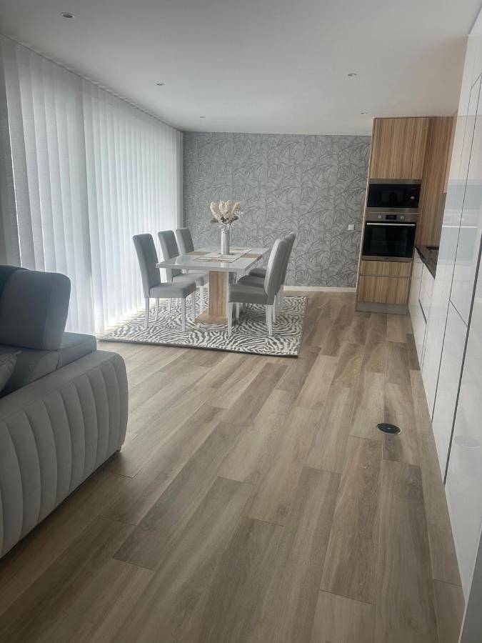 Apartamento para 5 personas, con piscina para niños y balcón además de piscina y jardín en Pombal