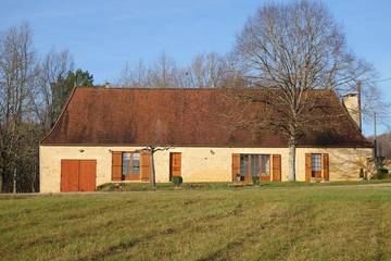 Location de vacances pour 6 personnes, avec terrasse et jardin à Sainte-Alvère