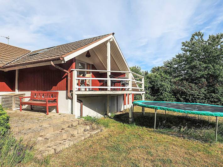 Ferieudlejning for 8 personer, med Terrasse og Have samt Sauna i Bogø