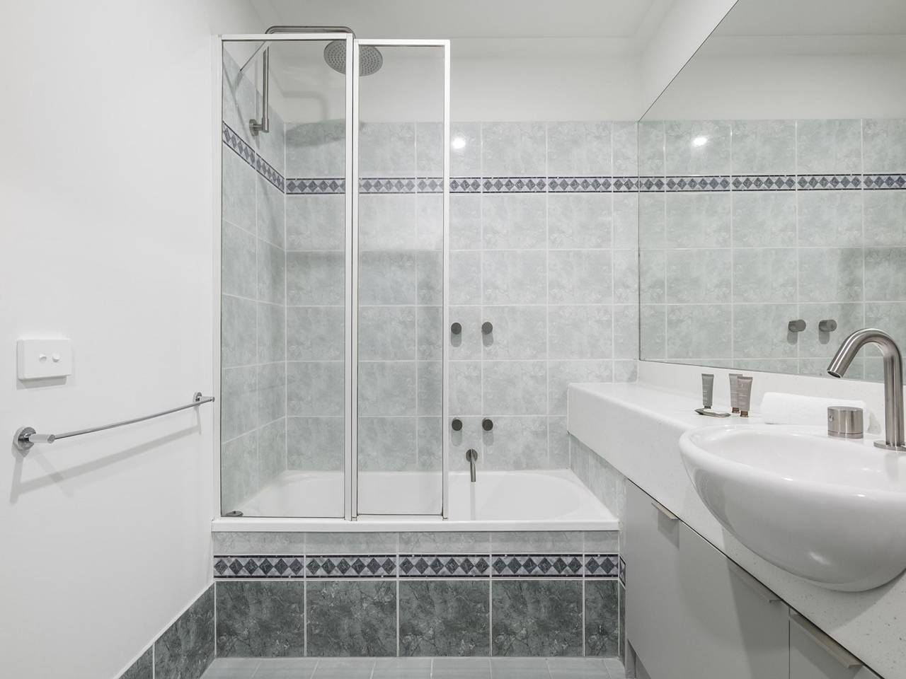 Entire apartment, Spacious 3-Bed Apartment in Melbourne Cbd in Melbourne, Victoria