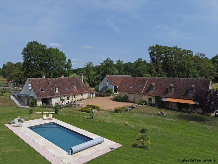 Maison de vacances pour 11 personnes, avec jardin et terrasse ainsi que piscine et jacuzzi dans Orne