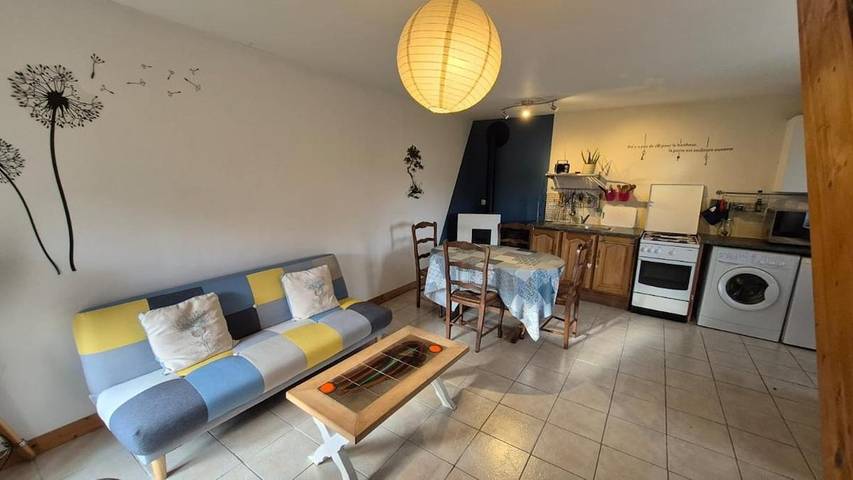 Location de vacances pour 3 personnes, avec terrasse et jardin à Callac