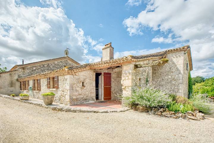 Gîte pour 4 personnes, avec Jacuzzi en Dordogne