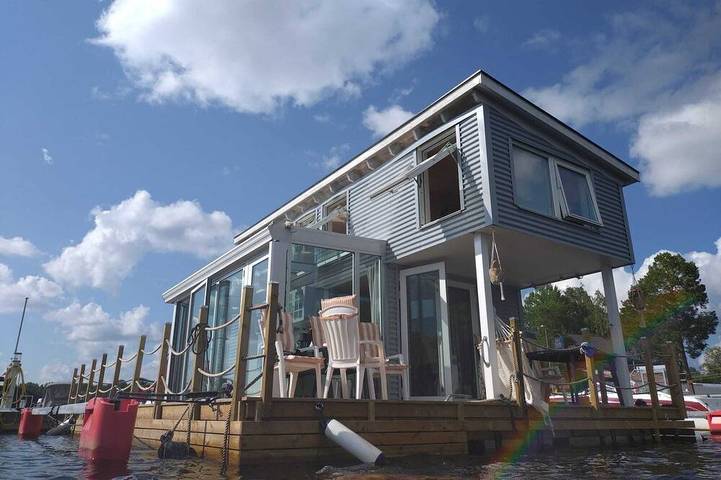 Hausboot für 4 Personen, mit Terrasse und Sauna in Schweden