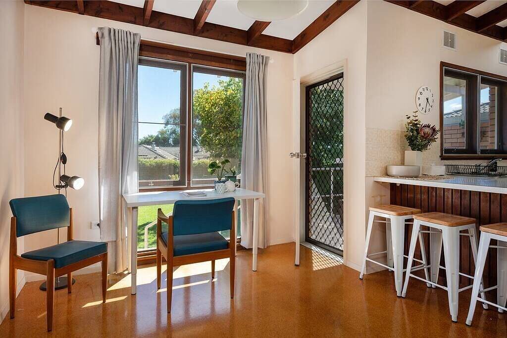 8th Tee Retro Vibes Peacefully Tucked Away in Mudgee, Mid-Western Regional Council