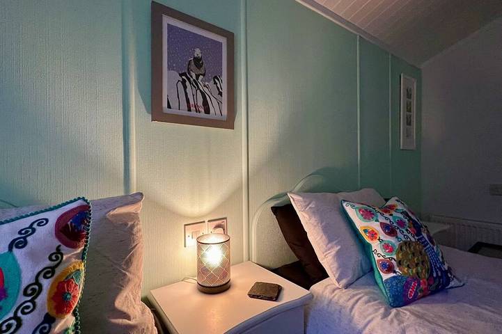 A homely lodge in a tranquil setting with lake view in Lake District