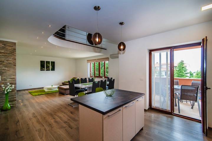 Ferienwohnung für 8 Personen, mit Balkon/Terrasse in Poreč - 4