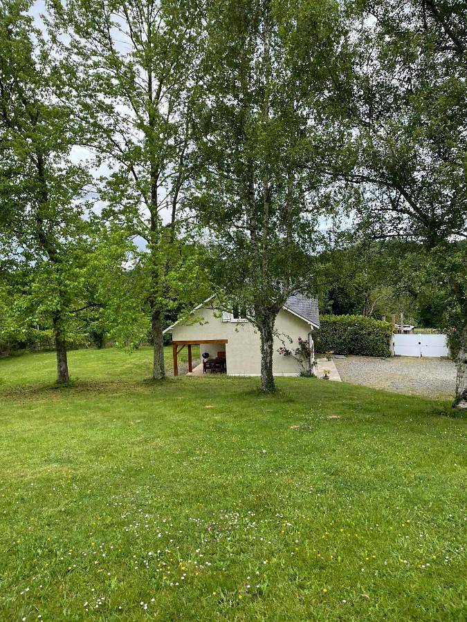 Location de vacances pour 6 personnes, avec piscine ainsi que vue et jardin, adapté aux familles à Gan - 2