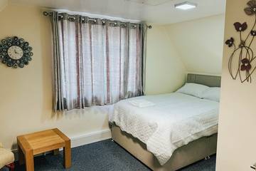 Apartment for 4 People in Solihull, Birmingham Area, Photo 1