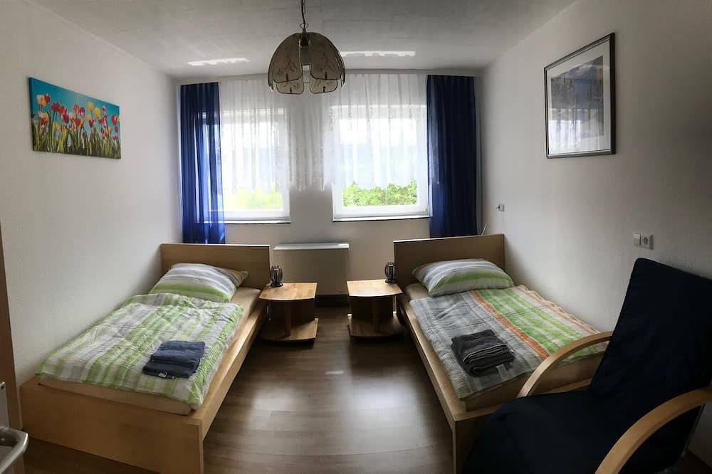 Ganze Wohnung, Helle Fewo  f. Familien, Urlauber, Handwerker, Monteure in Ellwangen, Ostalbkreis