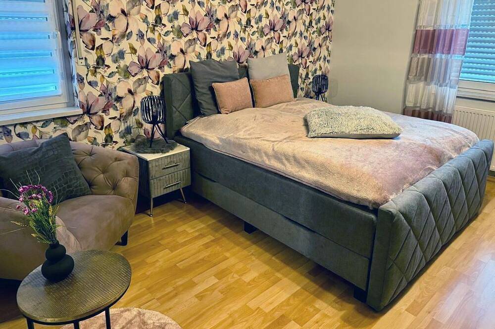 Ganze Wohnung, Ferienwohnung Marion's Schmuckkästchen - Appartement/Fewo in Schwegenheim, Rheinebene
