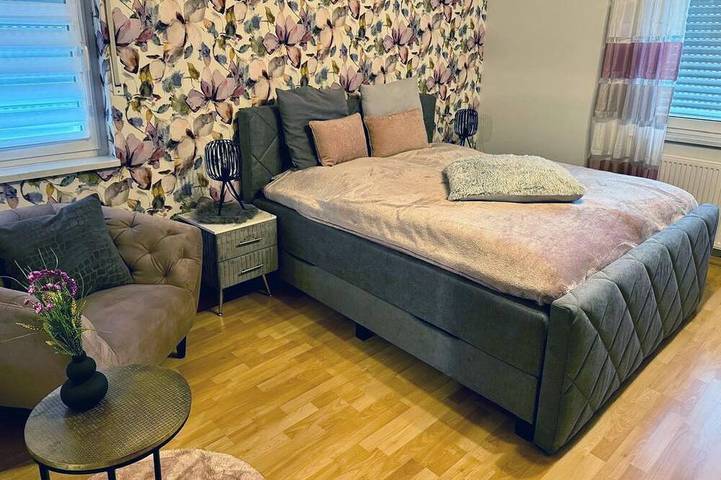 Ganze Wohnung, Ferienwohnung Marion's Schmuckkästchen - Appartement/Fewo in Schwegenheim, Rheinebene