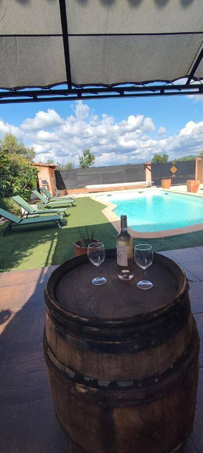 Villa pour 8 personnes, avec vue ainsi que jardin et piscine - 1