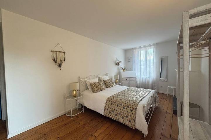 Location de vacances pour 12 personnes, animaux acceptés à Jullié - 3