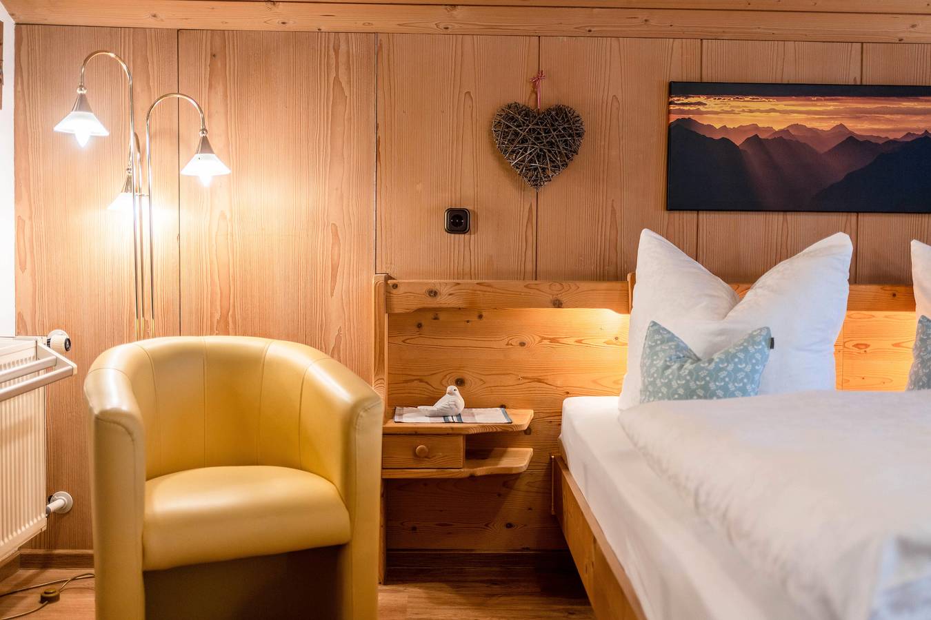 Ganze Wohnung, Ferienwohnung 'Nr. 2 Karwendel' mit Bergblick, Balkon und Wi-Fi in Krün, Bayerische Alpen