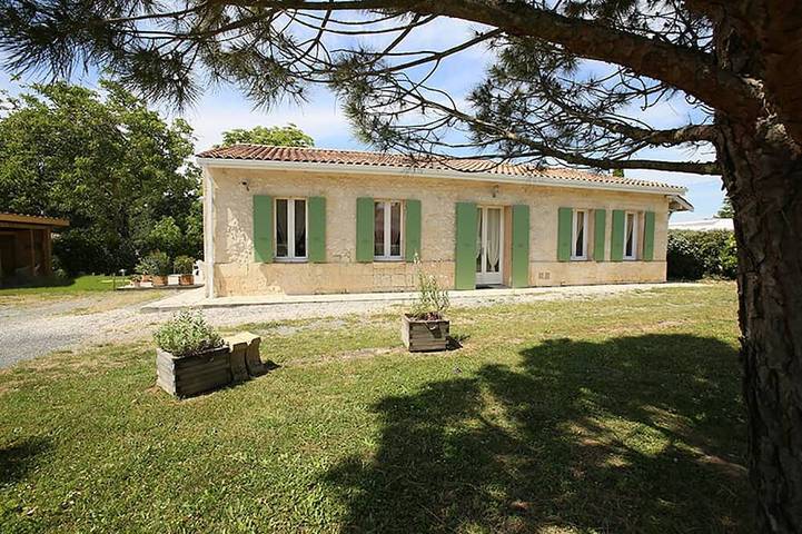 Location de vacances pour 8 personnes, avec jardin et terrasse à Sallebœuf