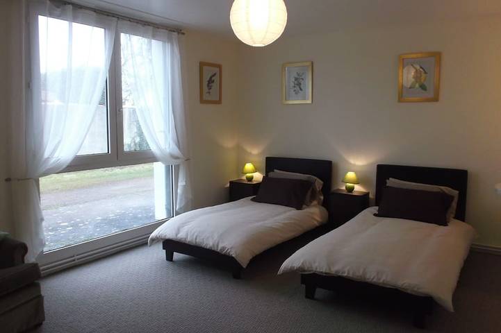 Location de vacances pour 14 personnes, avec jardin et terrasse à Argenton-l'Église - 2