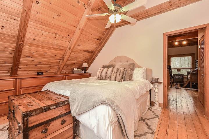 Log cabin for 7 people, with balcony and hot tub in Sugar Mountain