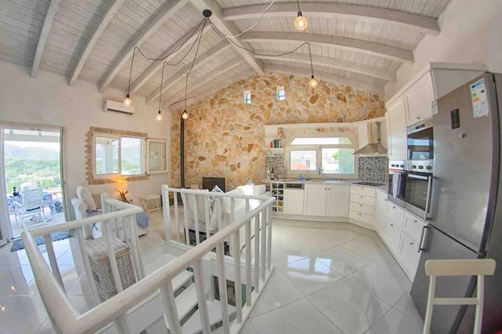 Location de vacances pour 7 personnes, avec Balcon ainsi que Terrasse et Jardin dans Liapádes - 2