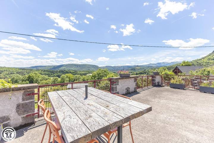 Gîte pour 4 personnes, avec Terrasse et Vue à Saint-Nectaire
