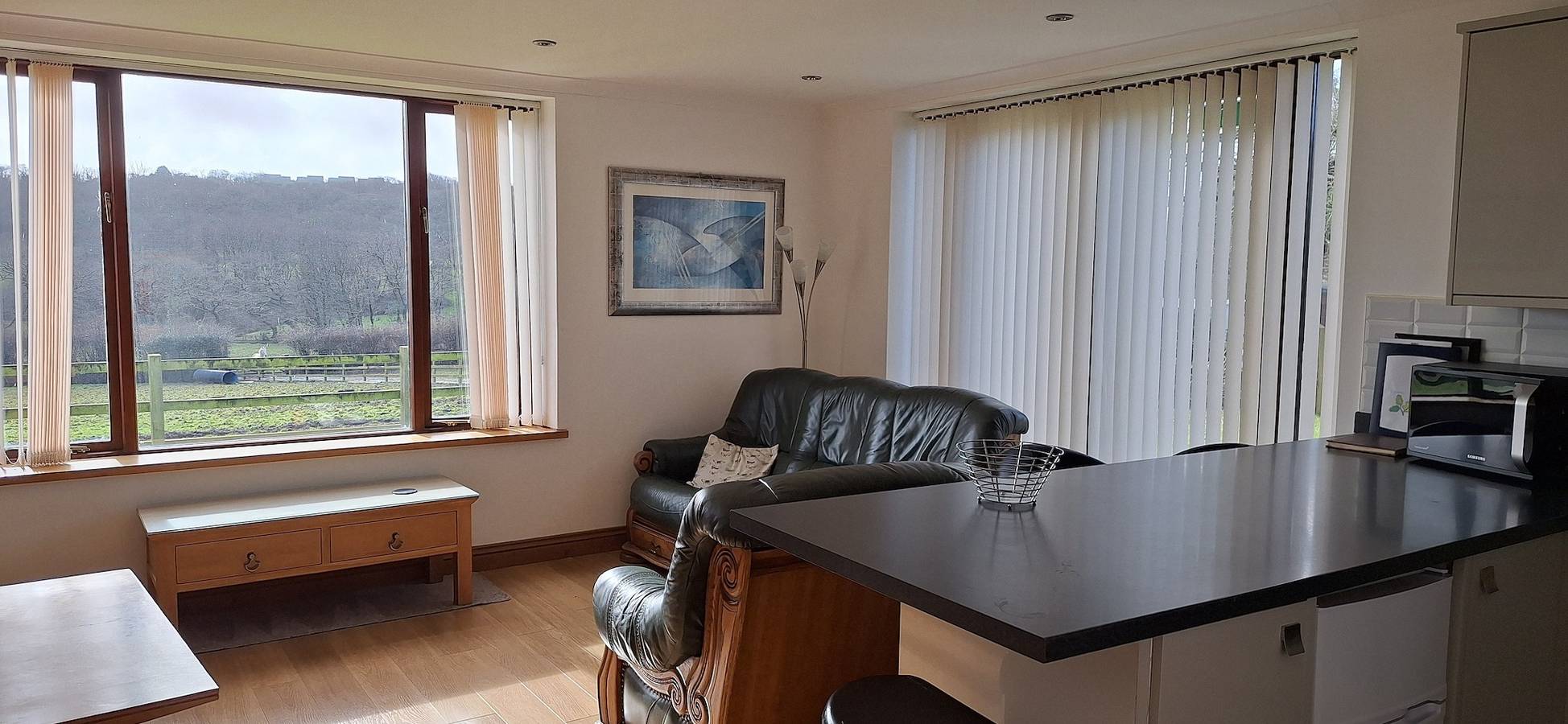 2 Bed Cottage - sleeps 4 - Garden, Parking Wifi in Swansea region