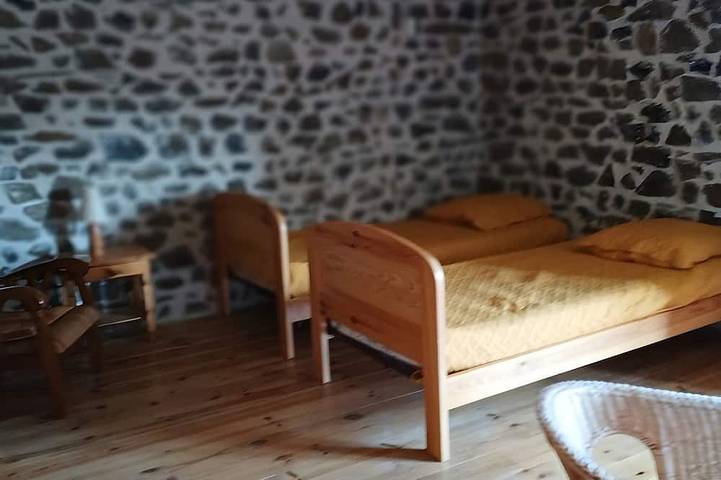 Location de vacances pour 2 personnes, avec jardin à Beaulieu (Haute-Loire)