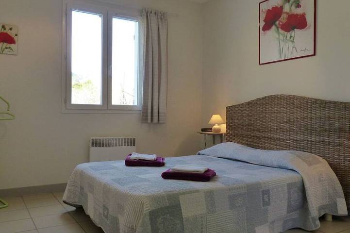 Gîte pour 4 personnes, avec Terrasse ainsi que Jardin et Piscine à Saint-Maurice-d'Ibie - 2