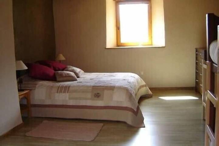 Gîte pour 6 personnes, avec jardin et sauna ainsi que terrasse et piscine à Château-Ville-Vieille - 2