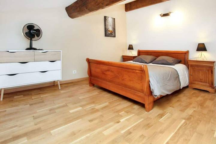 Location de vacances pour 10 personnes, avec terrasse et jardin à Divajeu - 3