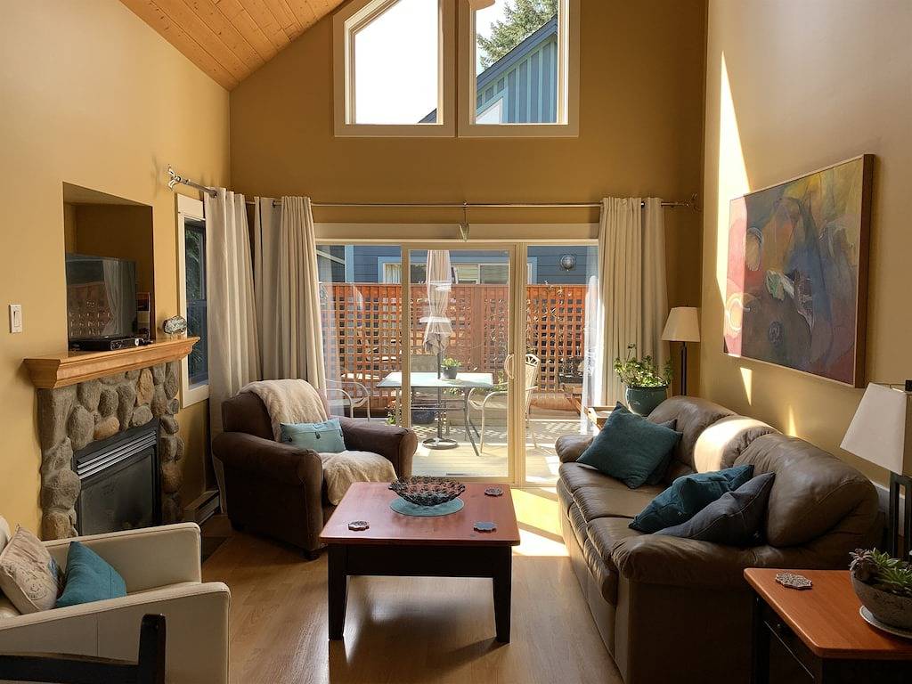 Pool & Hot-tub right across the lane! in Parksville, Regional District of Nanaimo