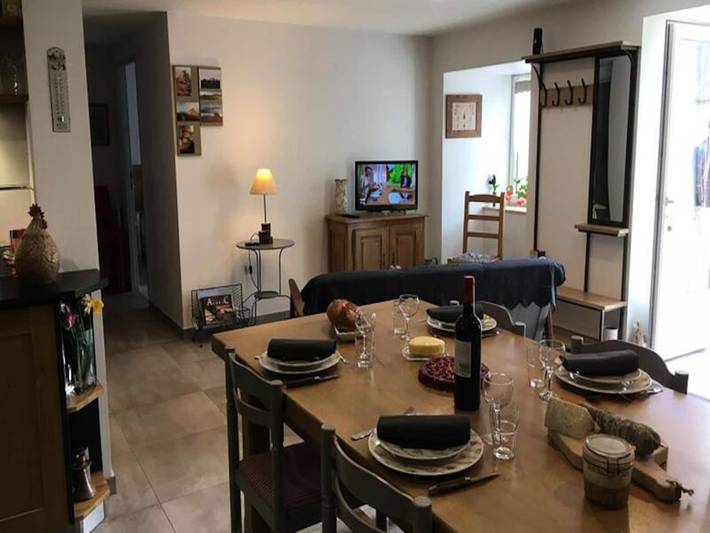 Gîte pour 10 personnes, avec terrasse et piscine, animaux acceptés à Malbouzon