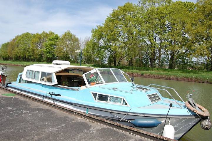 Péniche pour 6 personnes dans Cuffy