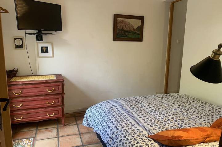 Location de vacances pour 3 personnes, avec terrasse ainsi que jardin et piscine, animaux acceptés à Eyragues - 3