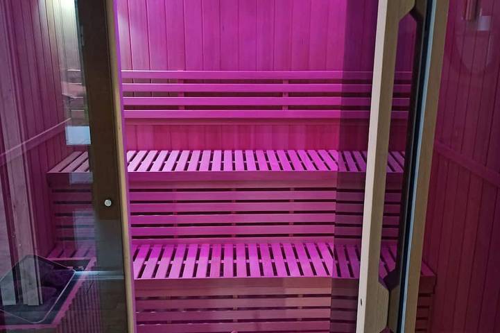 Chalet pour 6 personnes, avec jacuzzi ainsi que sauna et terrasse