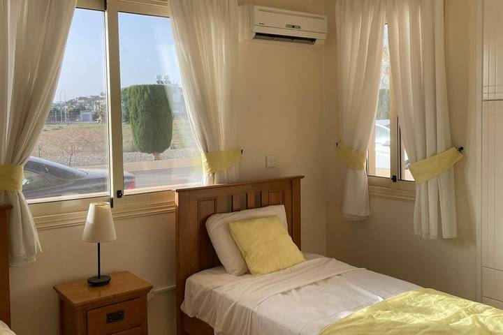 Ferienwohnung für 4 Personen, mit Terrasse und Garten sowie Pool in Paphos - 2