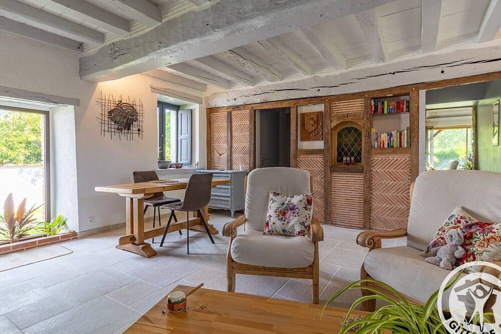 Encanto rústico con terraza privada, piscina y desayuno gourmet en un entorno natural cerca de Angers in Rives-du-Loir-en-Anjou, Valle del Loira