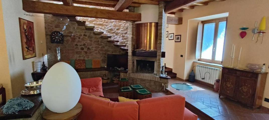 Casa vacanza per 8 persone, con giardino e panorama in Soriano nel Cimino