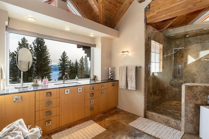 Vacation rental for 10 people, with balcony and hot tub in Diamond Peak