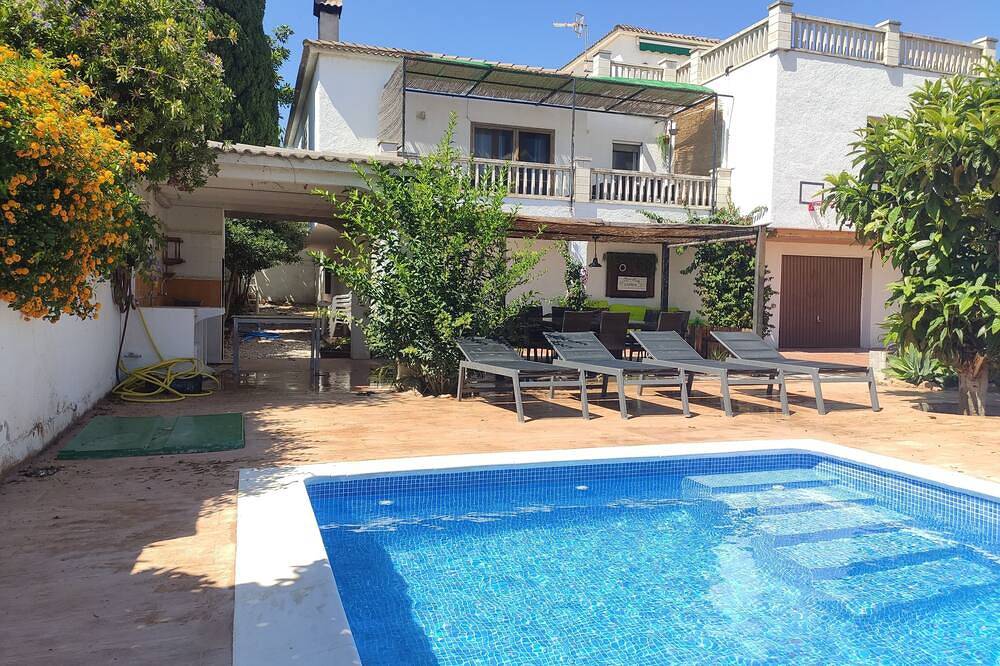 La Mare Bella con Piscina, Wifi, Bbq a 8 min de la Playa en Coche in Roda de Berà, Costa Dorada