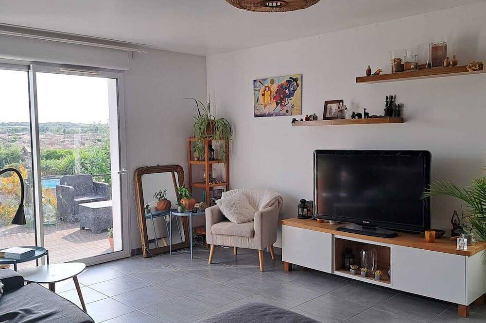 Single-storey detached house with unobstructed view, garden and above-ground pool in Montagnac, Mittelmeerküste (Frankreich)